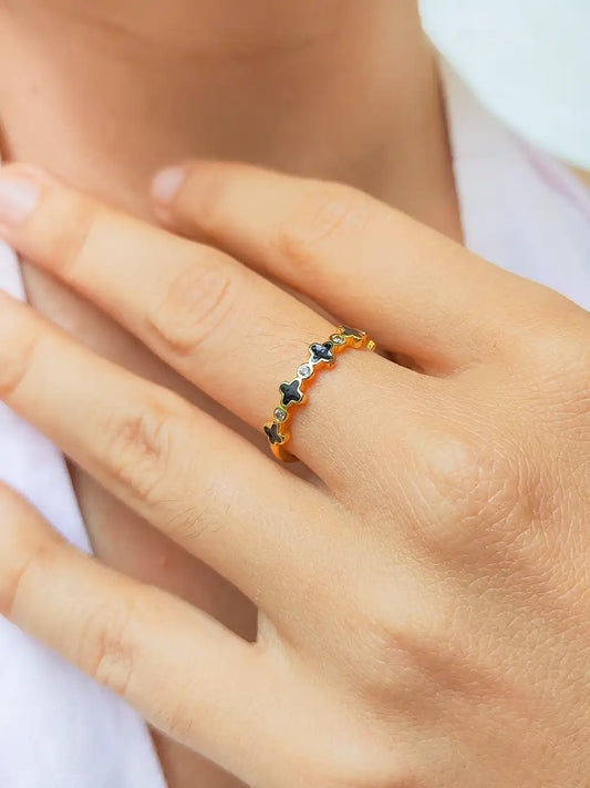 Trébol Noir – Anillo dorado ajustable