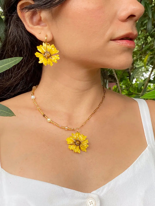 Luz de Campo – Collar flor natural sellada en resina