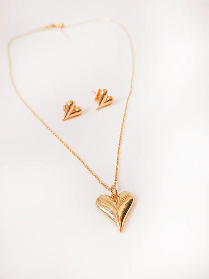 Amor Dorado – Collar y topos corazón