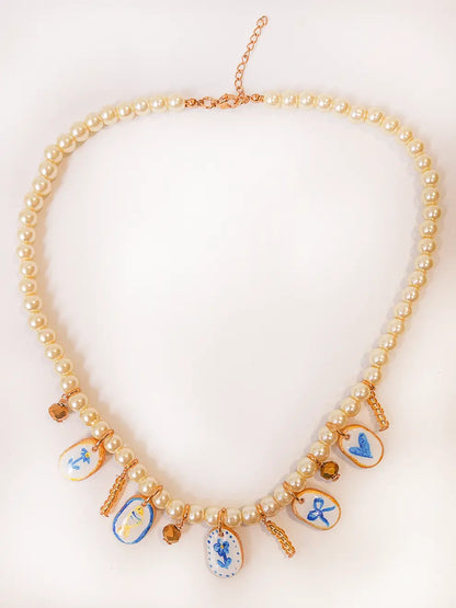 Mediterráneo Chic - Collar de perlas con dijes pintados a mano