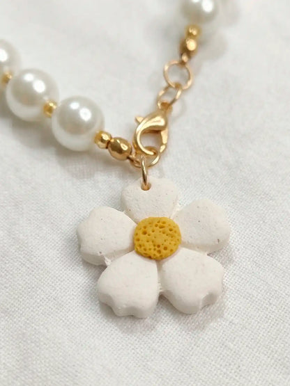 Toque de Primavera – Set Collar y aretes de  margarita en arcilla polimérica
