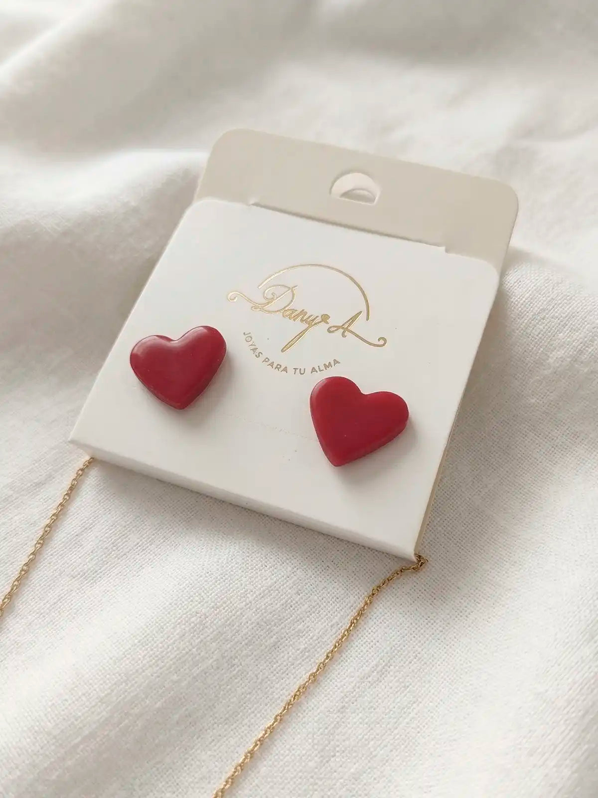 Latido Suave – Set de collar + aretes corazón en arcilla polimérica con resina