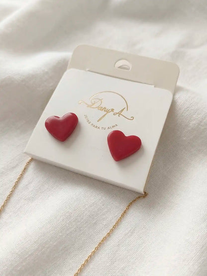 Latido Suave – Set de collar + aretes corazón en arcilla polimérica con resina