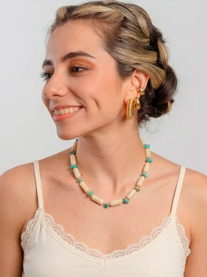 Arena Turquesa – Collar geométrico marfil con acentos turquesa