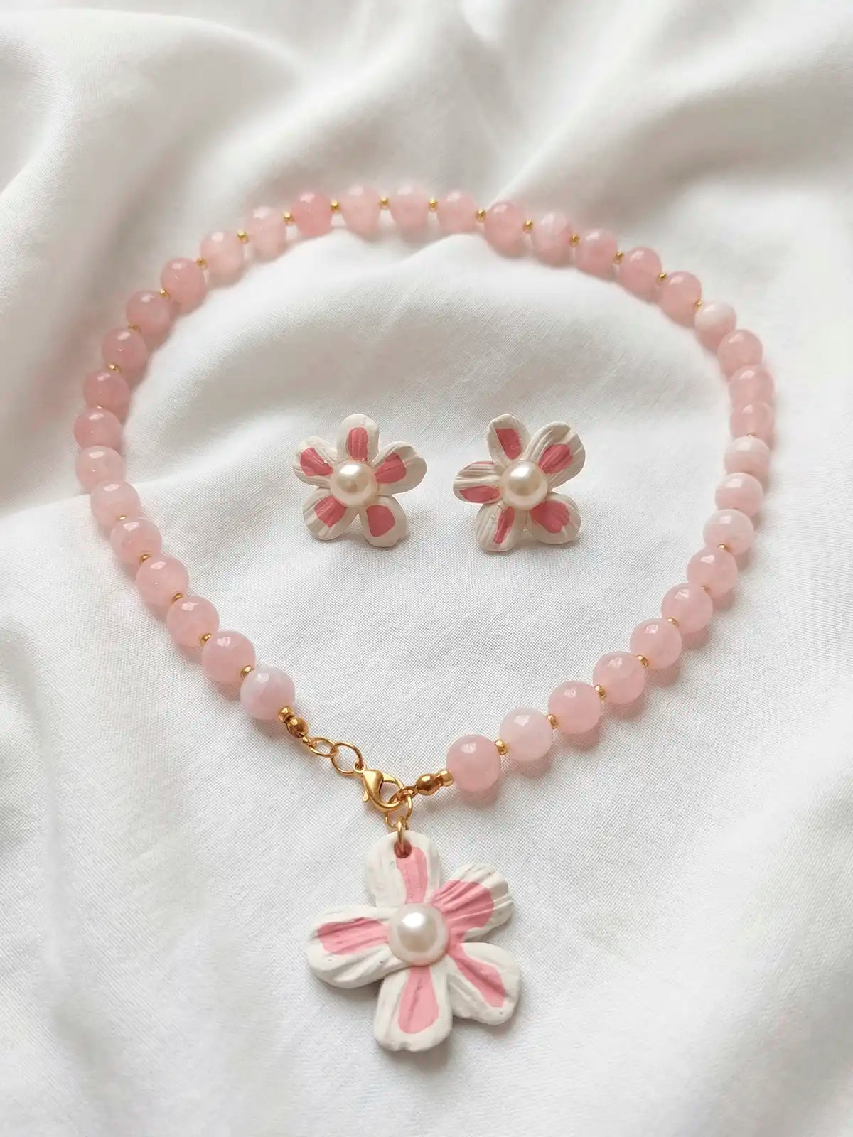 Pétalos de ensueño – Set rosa delicado, arcilla polimérica + acero