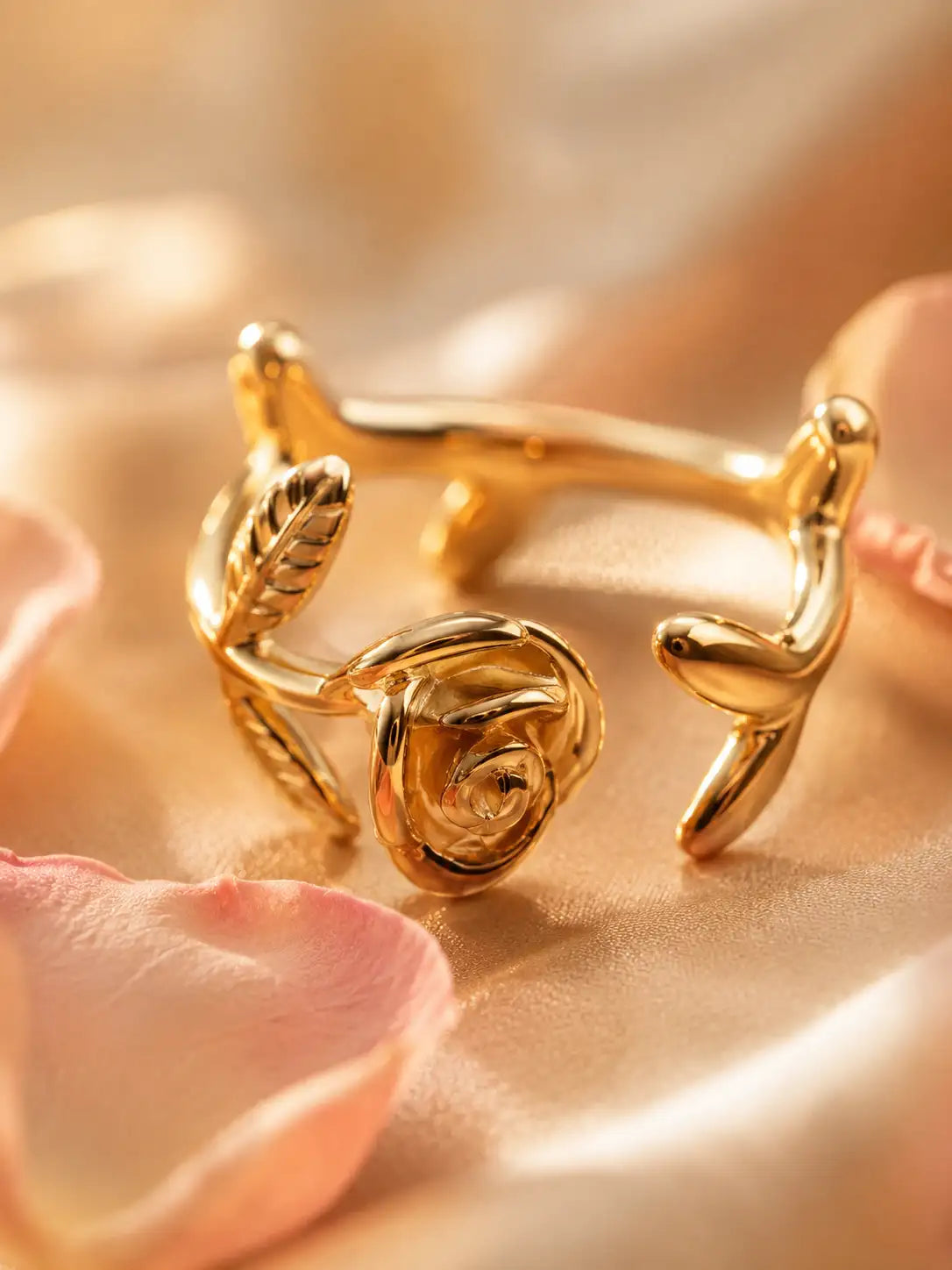 Rosal Encantado – Anillo ajustable en acero inoxidable dorado