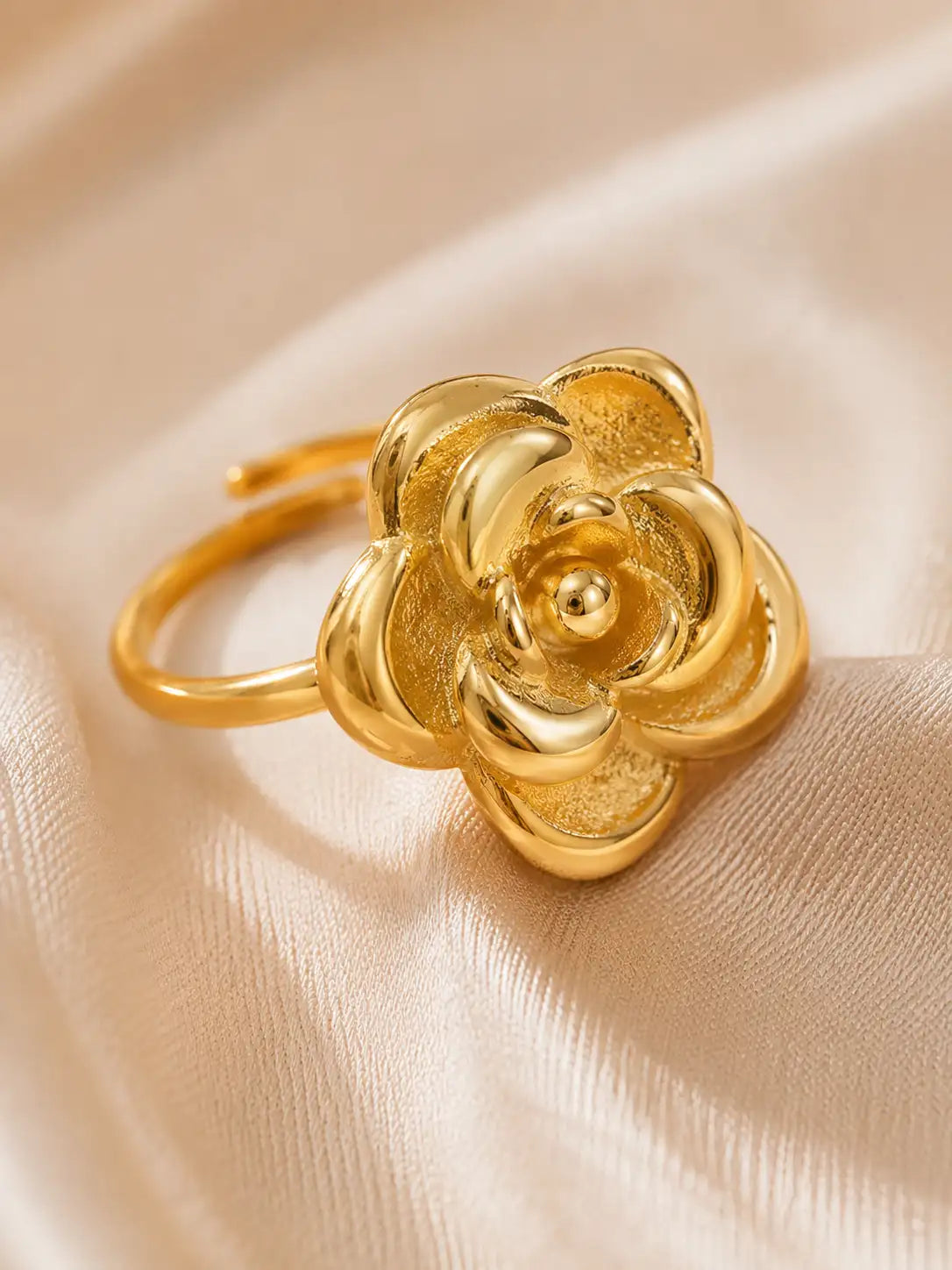 Rosa Imperial – Anillo floral en acero inoxidable dorado