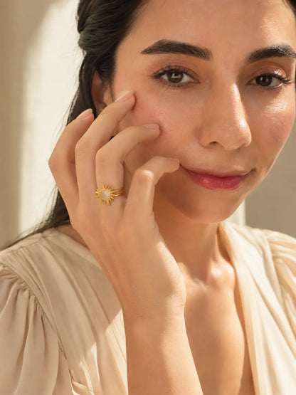 Sol de Luz – anillo ajustable dorado en acero