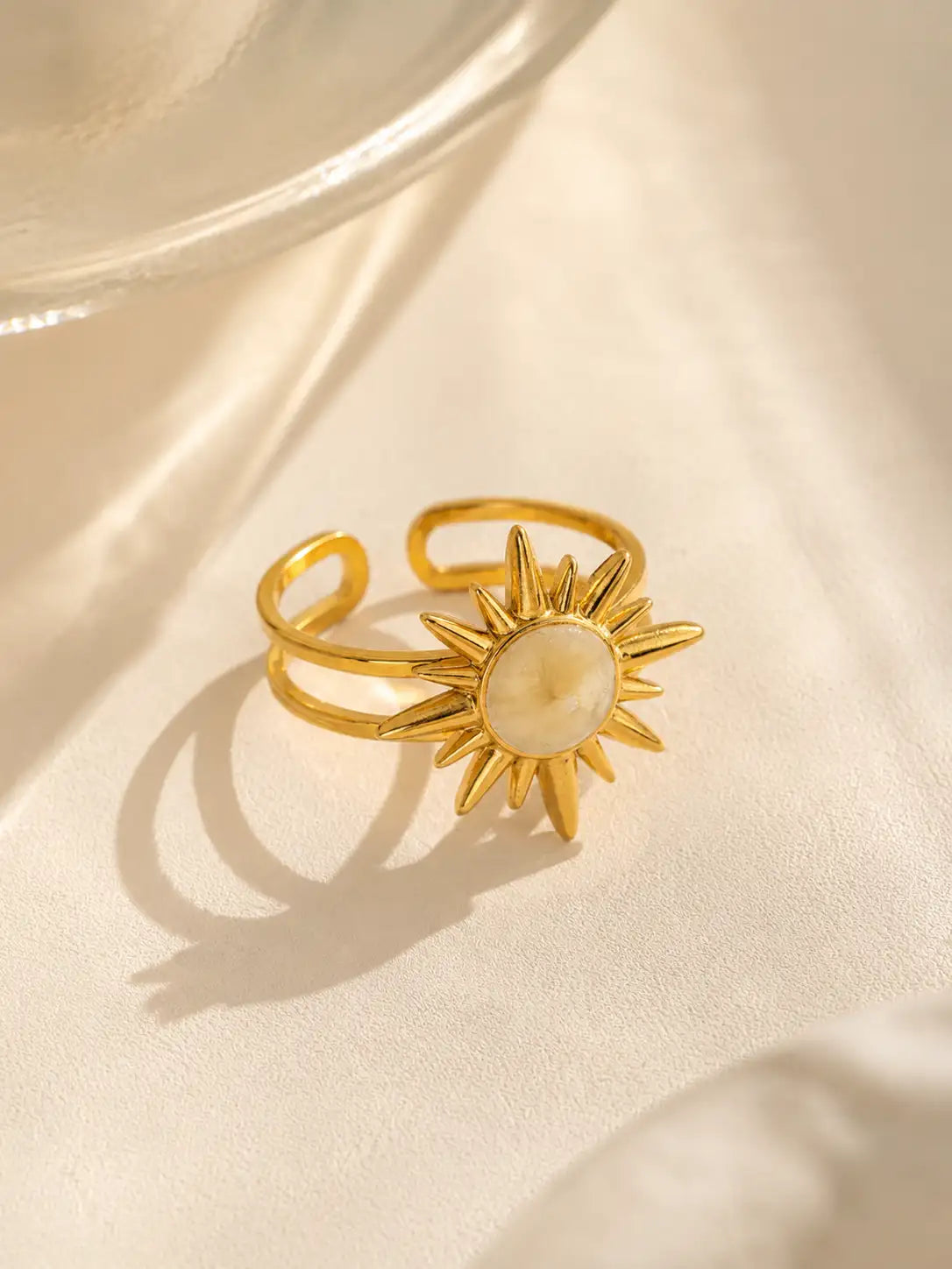 Sol de Luz – anillo ajustable dorado en acero
