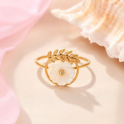 Rama de Luz – Anillo dorado delicado con detalle floral