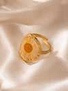 Margarita Dorada – Anillo en acero inoxidable con flor encapsulada en resina