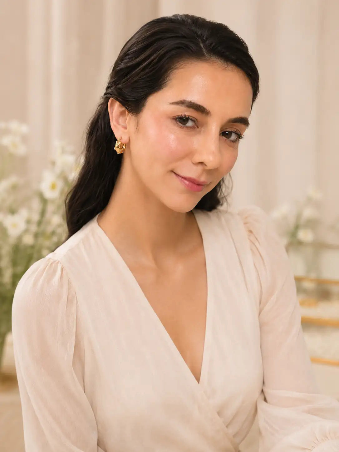 Noche Dorada – Aretes en acero con detalles brillantes