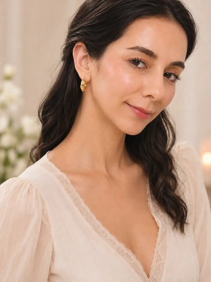 Noche Dorada – Aretes en acero con detalles brillantes