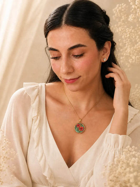 Flor Carmesí – Set collar y aretes en acero inoxidable