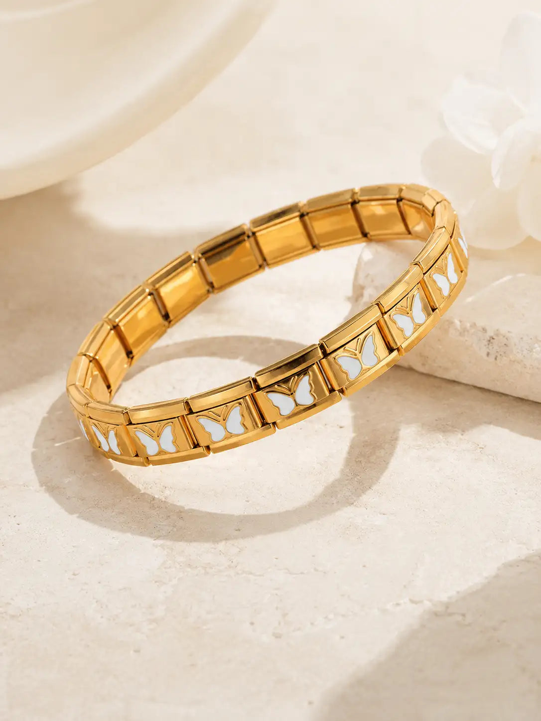 Mariposas de Luz – Pulsera dorada en acero inoxidable