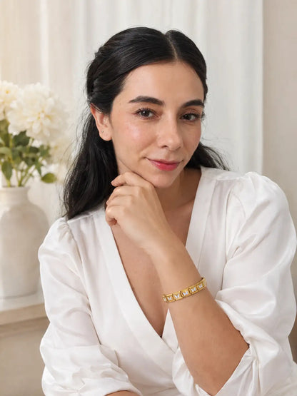 Mariposas de Luz – Pulsera dorada en acero inoxidable