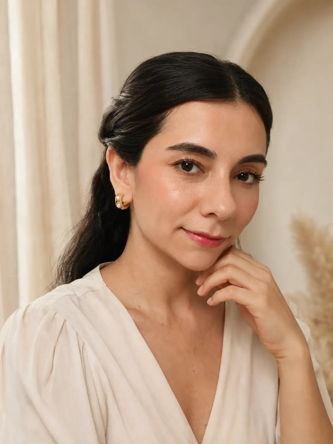 Perla Real – Aretes dorados en acero inoxidable con perlas