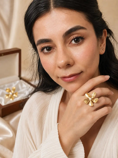 Brillo de Jardín – Anillo dorado tipo flor en acero inoxidable