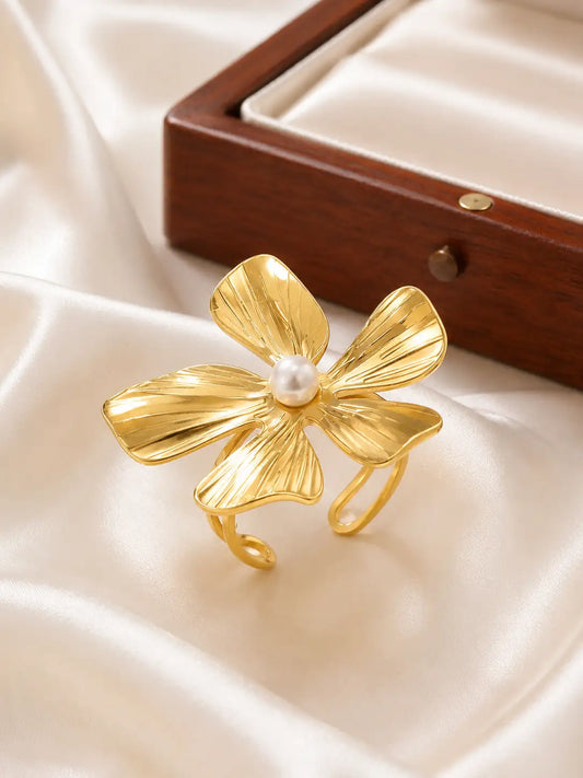 Brillo de Jardín – Anillo dorado tipo flor en acero inoxidable