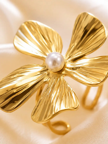 Brillo de Jardín – Anillo dorado tipo flor en acero inoxidable