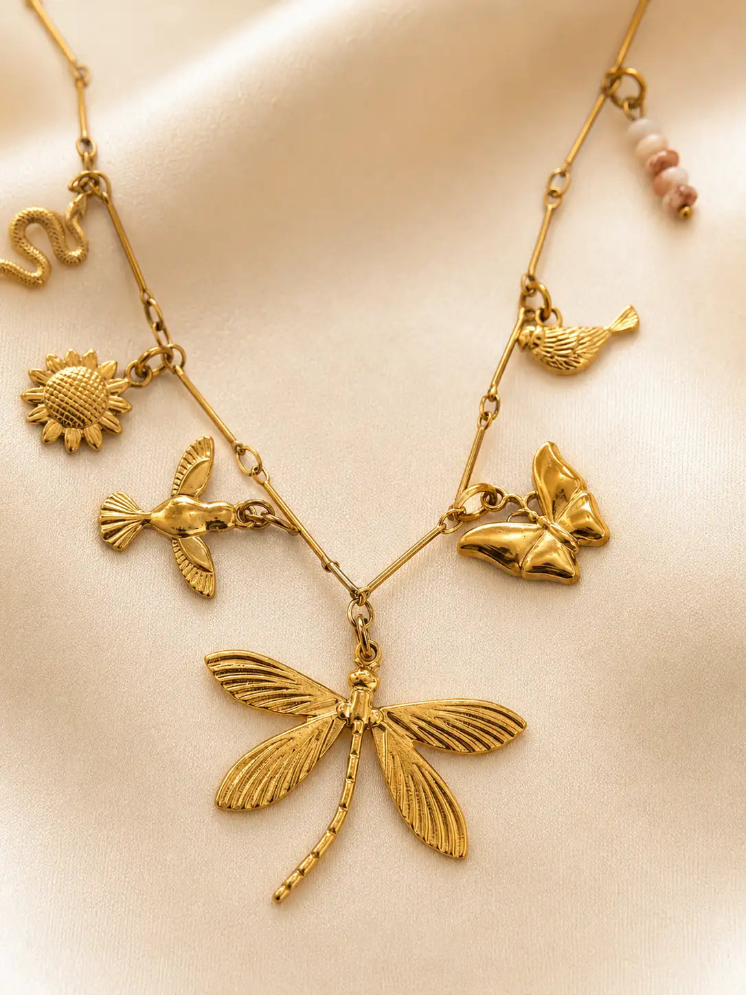 Naturaleza Viva – collar en acero con detalles dulces y originales