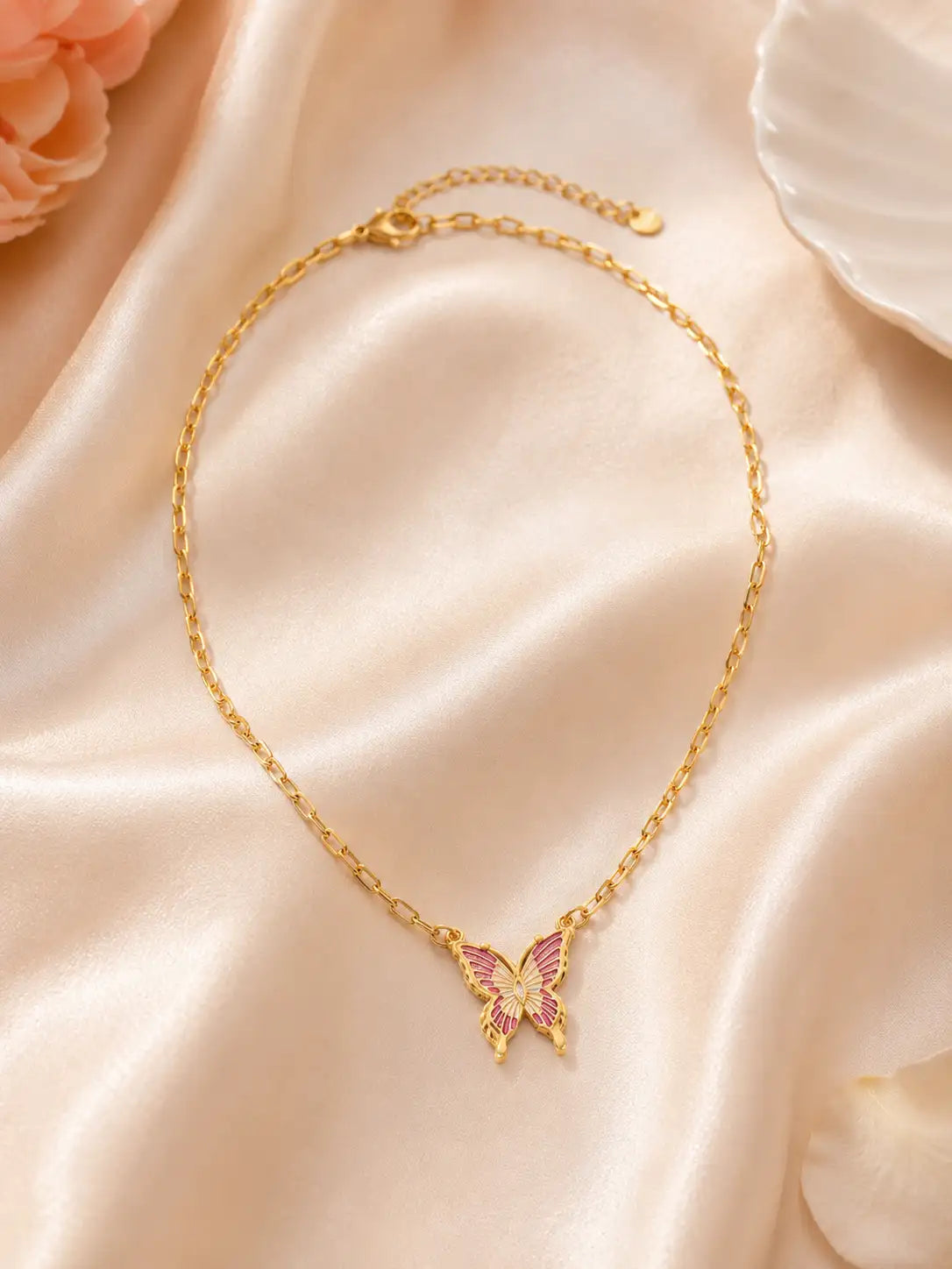 Mariposa Rosa – Collar dorado en acero inoxidable