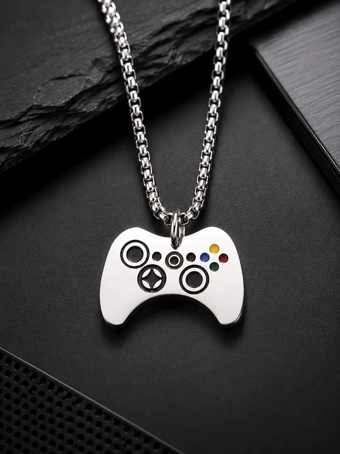 Player One – Collar urbano en acero para amantes de videojuegos