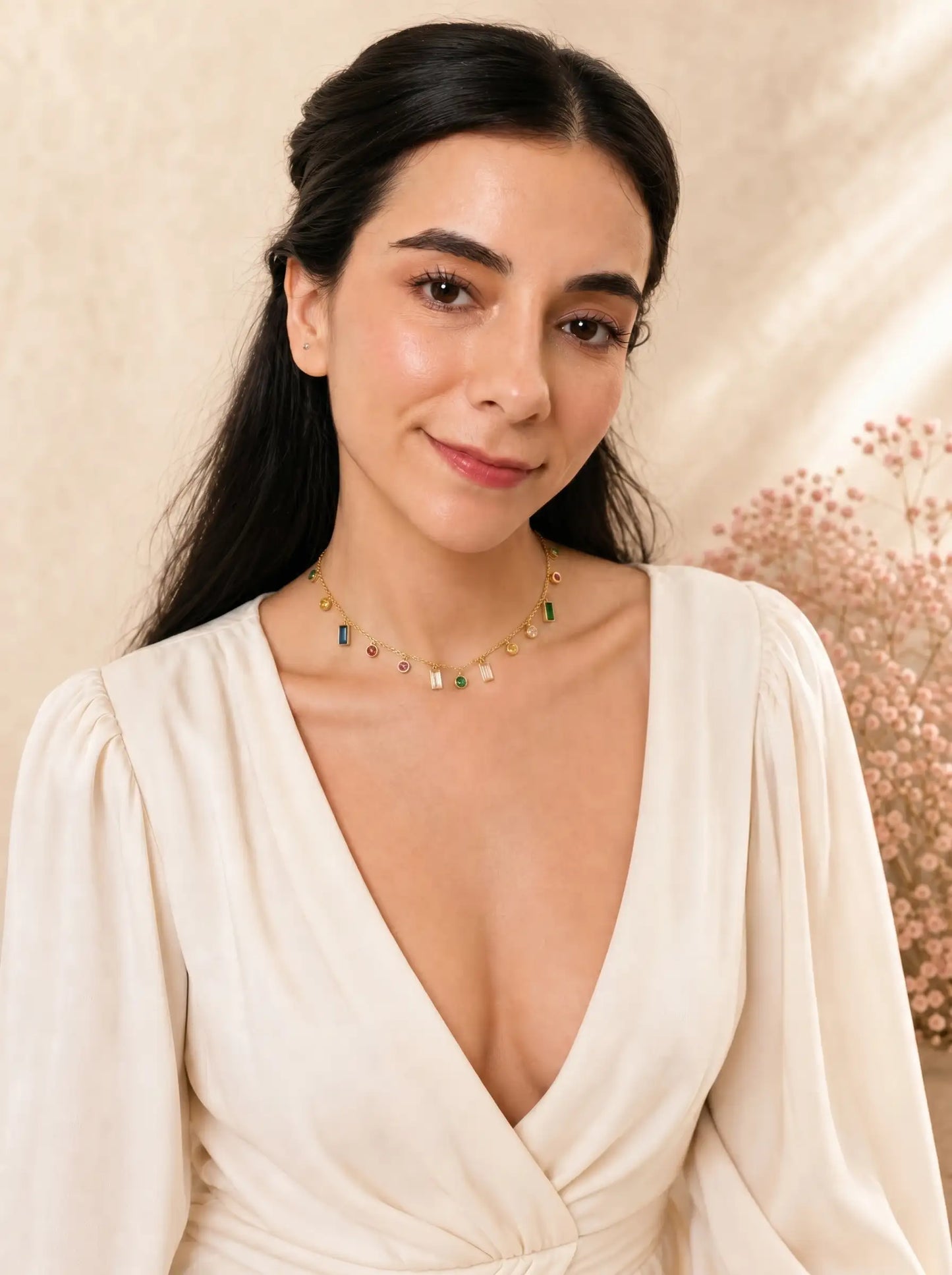 Brillo de Color – Collar dorado con cristales multicolor en acero