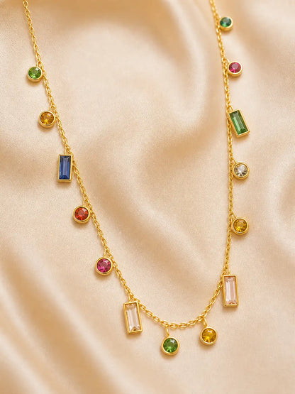 Brillo de Color – Collar dorado con cristales multicolor en acero
