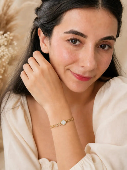 Luz de Flor – Pulsera ajustable en acero dorado