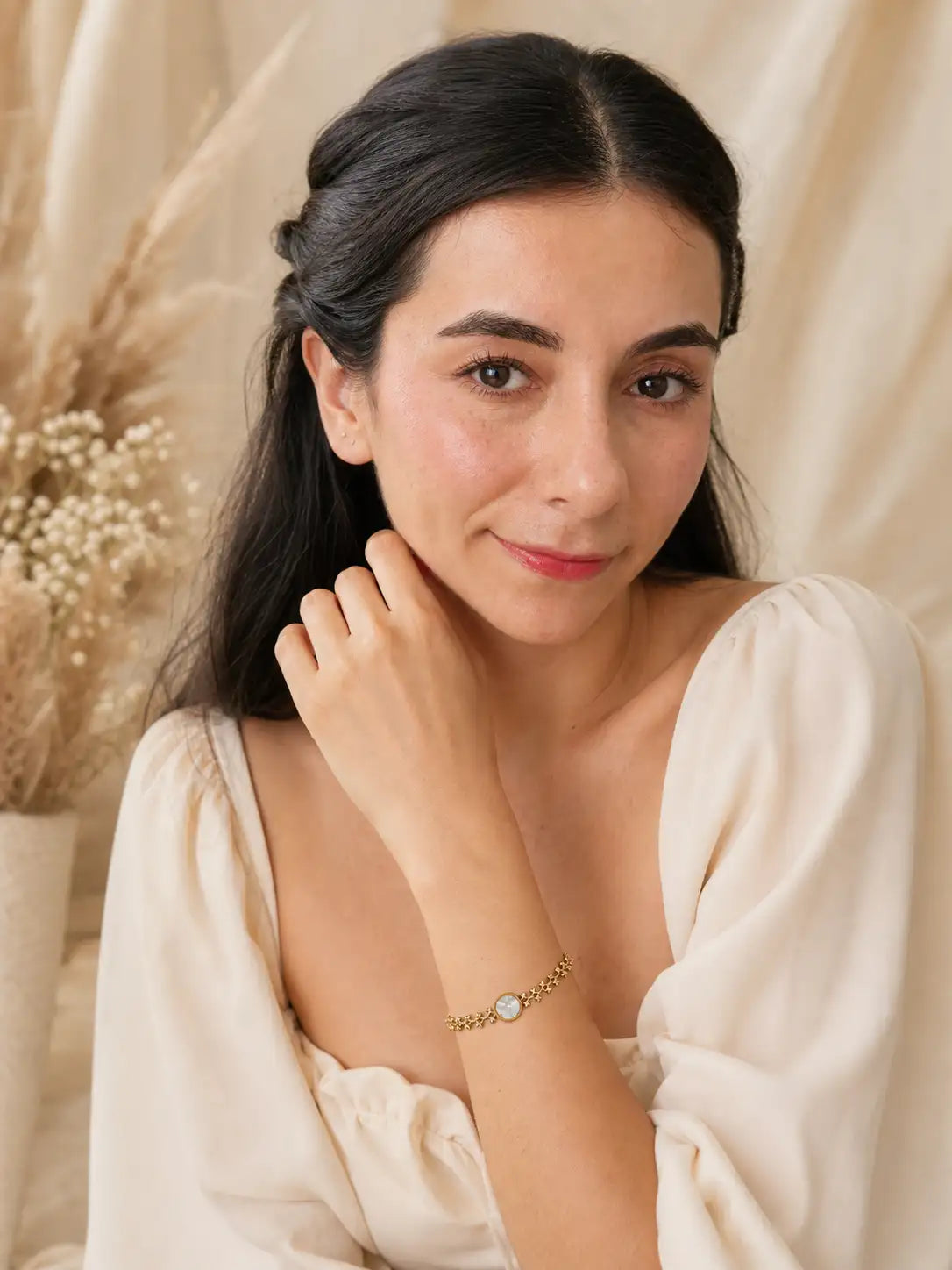 Luz de Flor – Pulsera ajustable en acero dorado