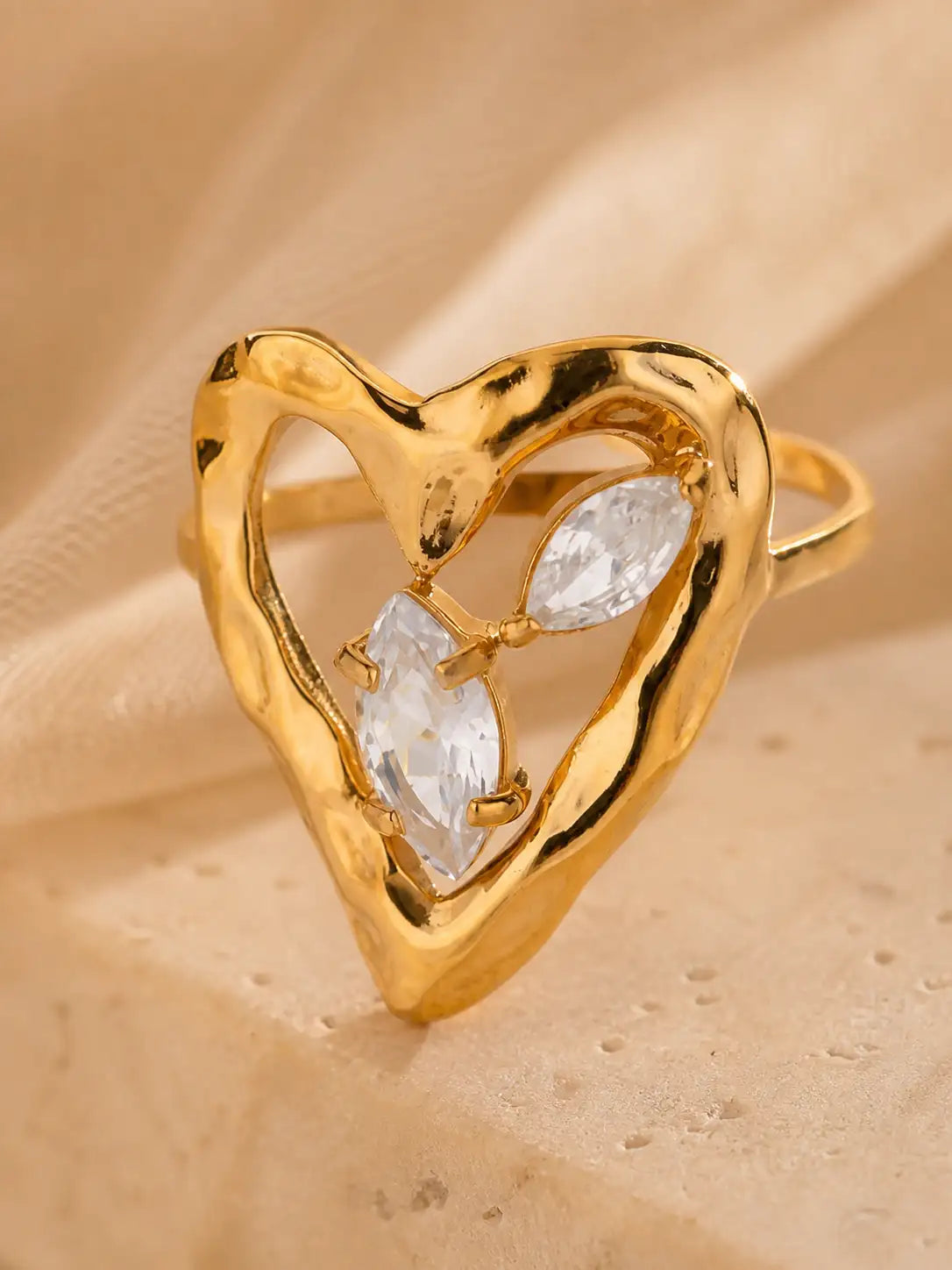 Destello de Amor – Anillo corazón en acero inoxidable
