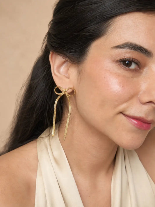 Lazo Dorado – Aretes largos en acero inoxidable