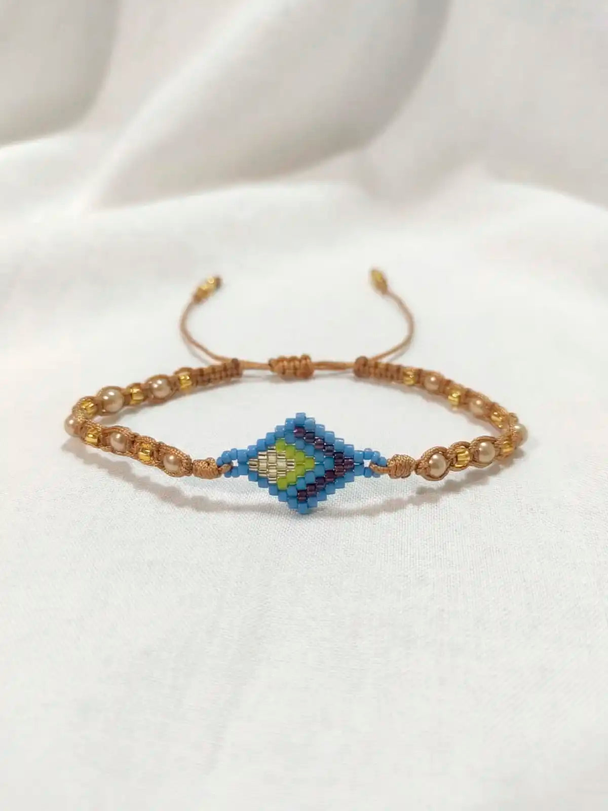 Mirada Azul – Pulsera tejida con miyuki en rombo