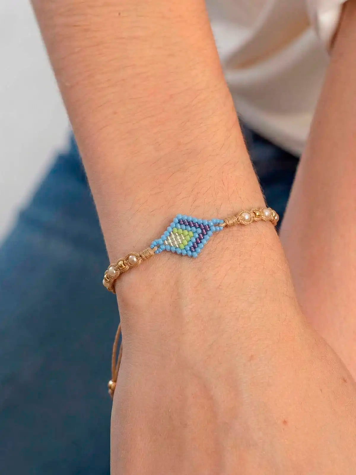 Mirada Azul – Pulsera tejida con miyuki en rombo